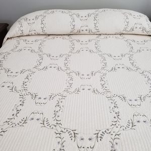 Quilt Queen Bedspread w/17" drop